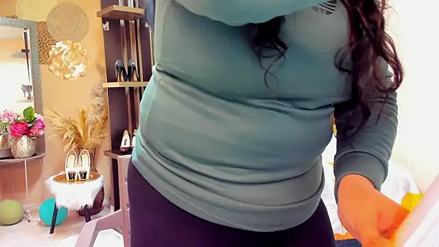 BBWLuxuryMuse online show from May 9, 11:59 am