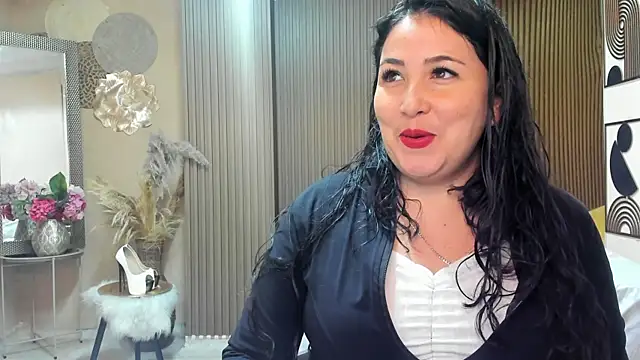 BBWLuxuryMuse online show from May 25, 11:38 am