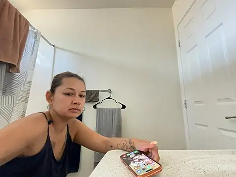 Snapshot of Baybeecakes chatting on May 19, 3:29 pm Baybeecakes online show from May 19, 3:29 pm