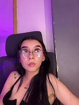 Snapshot of MelCherry chatting on August 3, 5:39 am MelCherry online show from August 3, 5:39 am