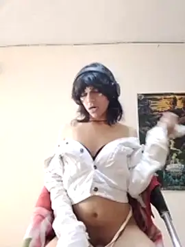 Liil bunny online show from May 15, 3:19 pm
