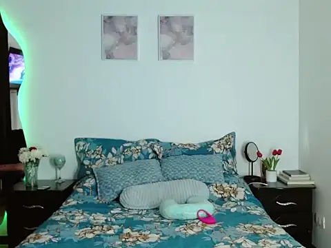 Obsidianlove1 online show from May 31, 5:04 am