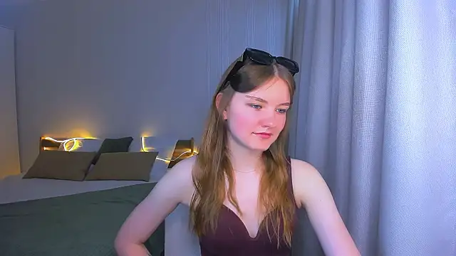 Snapshot of LookEva chatting on June 9, 11:11 am LookEva online show from June 9, 11:11 am