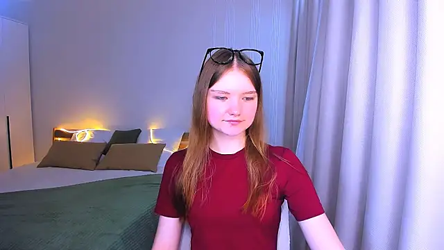 Snapshot of LookEva chatting on June 10, 4:12 am LookEva online show from June 10, 4:12 am