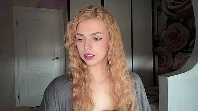 Snapshot of ScarlettRosy chatting on May 10, 4:06 am ScarlettRosy online show from May 10, 4:06 am
