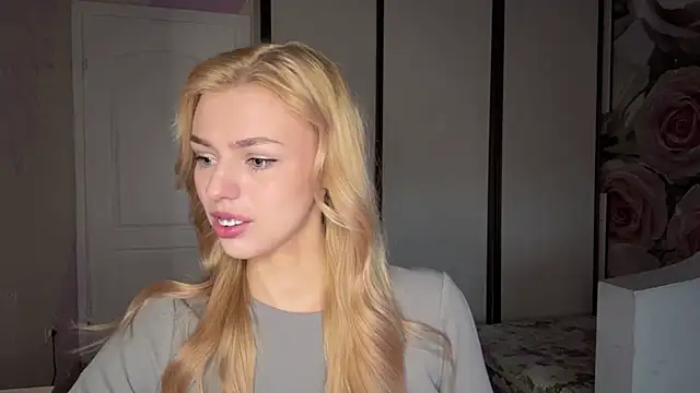 Snapshot of ScarlettRosy chatting on May 13, 3:37 am ScarlettRosy online show from May 13, 3:37 am