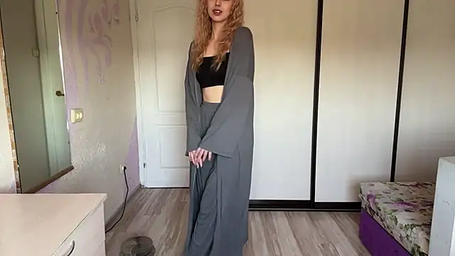 Snapshot of ScarlettRosy chatting on May 17, 4:21 am ScarlettRosy online show from May 17, 4:21 am
