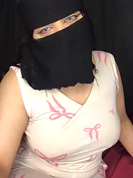 Gamillaa online show from June 2, 6:32 pm
