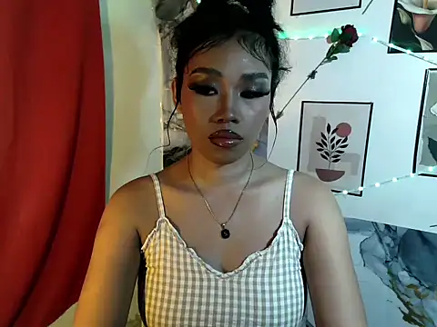 shellaxox1 online show from June 4, 10:10 am