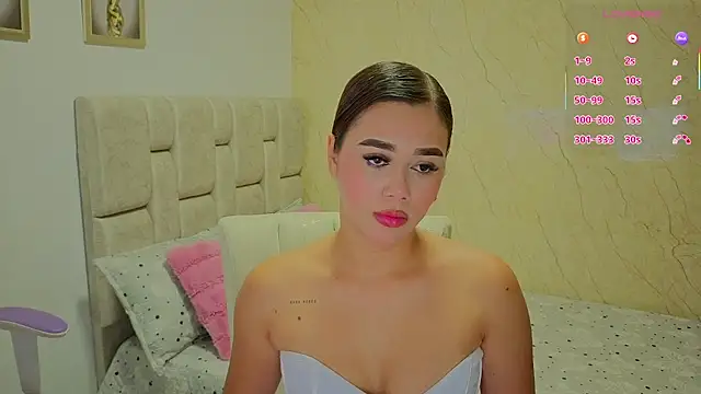 Snapshot of Naomilaurent chatting on July 20, 11:29 pm Naomilaurent online show from July 20, 11:29 pm