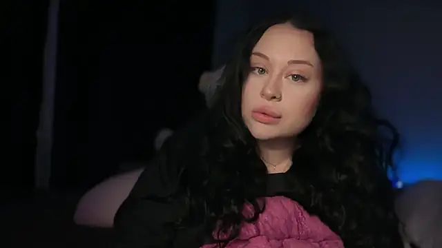 Sofi  Si online show from July 4, 7:42 pm