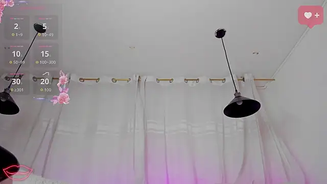 Molly Hils789 online show from May 16, 7:56 pm