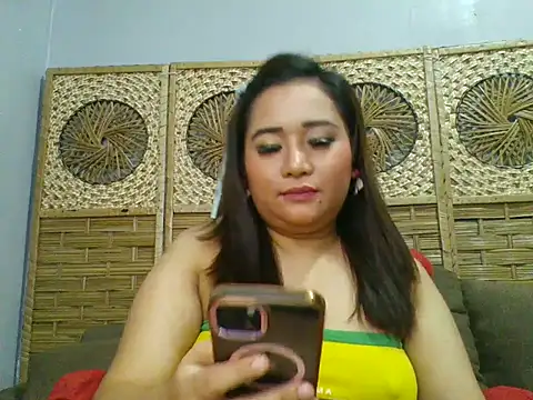 Snapshot of KayeDarling chatting on May 7, 6:24 pm KayeDarling online show from May 7, 6:24 pm