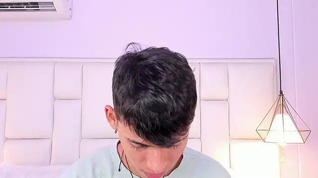 Snapshot of JacobFerrer chatting on May 4, 6:48 pm JacobFerrer online show from May 4, 6:48 pm
