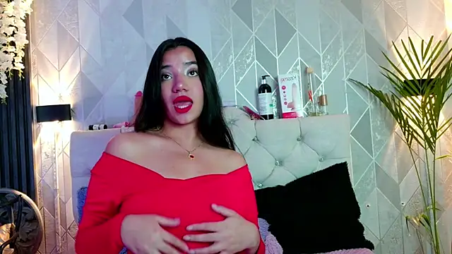 Snapshot of Zaira_bonny chatting on June 6, 9:19 pm Zaira bonny online show from June 6, 9:19 pm