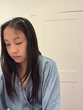 petiteTai online show from June 5, 3:46 am