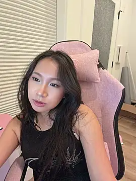 petiteTai online show from June 6, 3:33 am