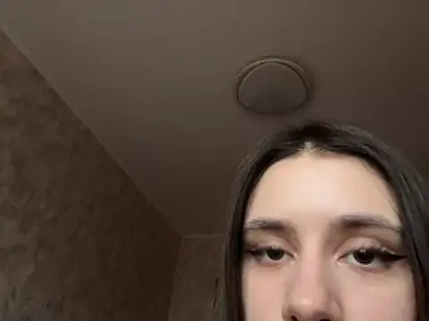 Snapshot of Selena_Mur_ chatting on May 7, 1:27 pm Selena Mur online show from May 7, 1:27 pm