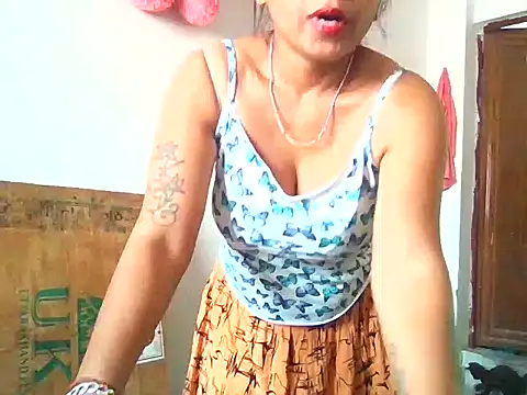 Snapshot of RubinaKhan6 chatting on May 20, 2:51 am RubinaKhan6 online show from May 20, 2:51 am
