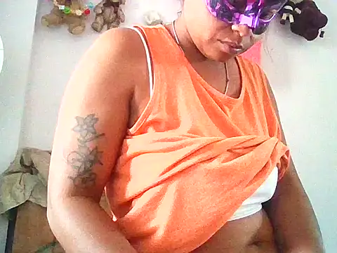 Snapshot of RubinaKhan6 chatting on May 24, 3:11 am RubinaKhan6 online show from May 24, 3:11 am