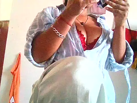 Snapshot of RubinaKhan6 chatting on June 10, 1:06 am RubinaKhan6 online show from June 10, 1:06 am
