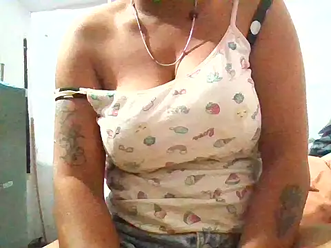 Snapshot of RubinaKhan6 chatting on June 12, 4:17 pm RubinaKhan6 online show from June 12, 4:17 pm