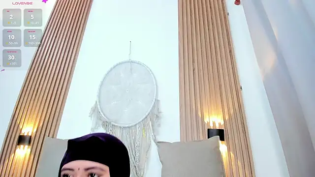 Snapshot of yasmin_dina chatting on June 1, 3:14 pm yasmin dina online show from June 1, 3:14 pm