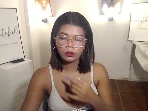 Snapshot of charlene_pretty chatting on June 11, 7:23 pm charlene pretty online show from June 11, 7:23 pm
