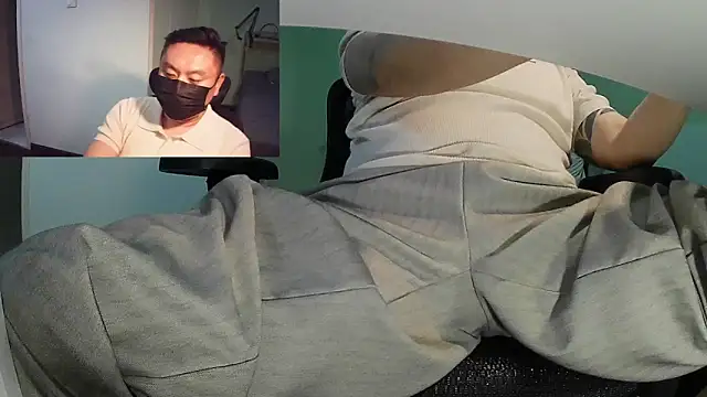Snapshot of mrcake666 chatting on May 15, 4:36 pm mrcake666 online show from May 15, 4:36 pm