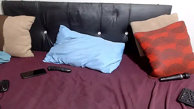 Snapshot of petitekaylaXxx chatting on June 7, 2:54 pm petitekaylaXxx online show from June 7, 2:54 pm