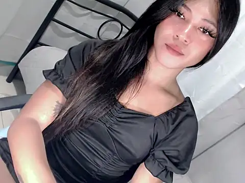 Snapshot of Ladymikaela chatting on May 20, 4:18 am Ladymikaela online show from May 20, 4:18 am