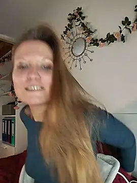 Snapshot of Candy_Cougar chatting on May 17, 6:55 am Candy Cougar online show from May 17, 6:55 am