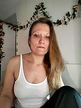 Snapshot of Candy_Cougar chatting on May 25, 6:52 am Candy Cougar online show from May 25, 6:52 am