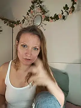 Snapshot of Candy_Cougar chatting on May 29, 7:17 am Candy Cougar online show from May 29, 7:17 am