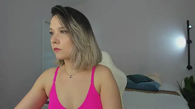 Snapshot of Nikki_Mi1k chatting on June 13, 1:14 am Nikki Mi1k online show from June 13, 1:14 am