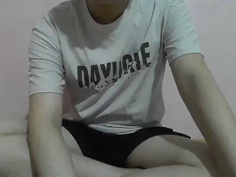 Zineyy online show from June 30, 4:08 pm