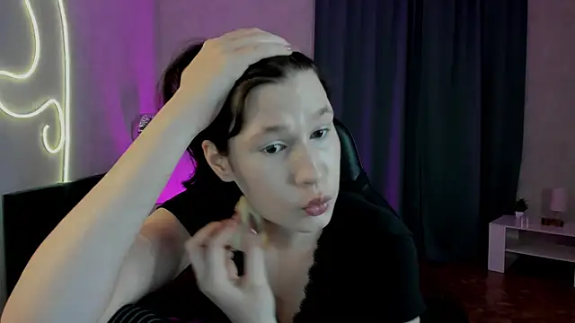 vanila girl online show from June 12, 1:48 am