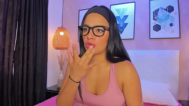 Hilaryportman149 online show from May 6, 12:43 pm