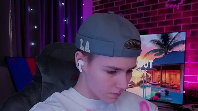 Jean Willson online show from July 12, 3:58 pm