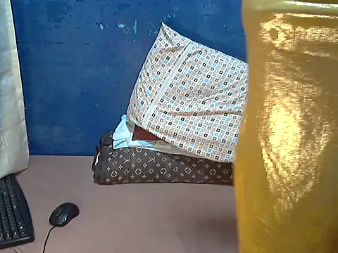 Snapshot of hotchilimom chatting on November 23, 9:14 pm hotchilimom online show from November 23, 9:14 pm