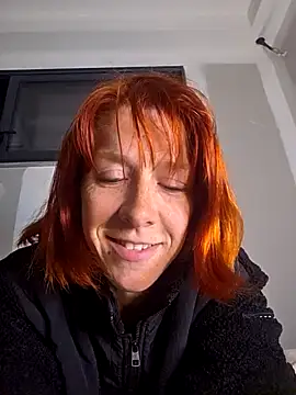 Snapshot of PoppyBoop chatting on May 4, 10:06 pm PoppyBoop online show from May 4, 10:06 pm