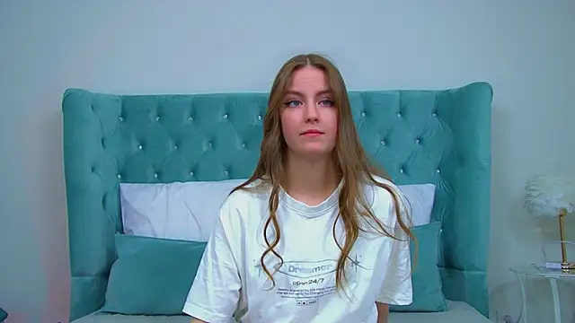 Snapshot of SofiaSarvains chatting on June 26, 7:07 pm SofiaSarvains online show from June 26, 7:07 pm