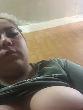 Snapshot of alexaparedes00 chatting on June 2, 4:53 pm alexaparedes00 online show from June 2, 4:53 pm