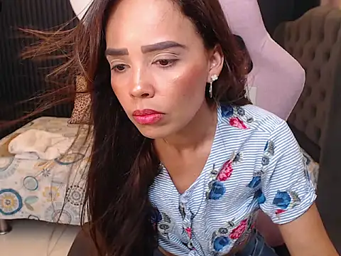 Snapshot of naomis_36 chatting on May 4, 6:59 pm naomis 36 online show from May 4, 6:59 pm