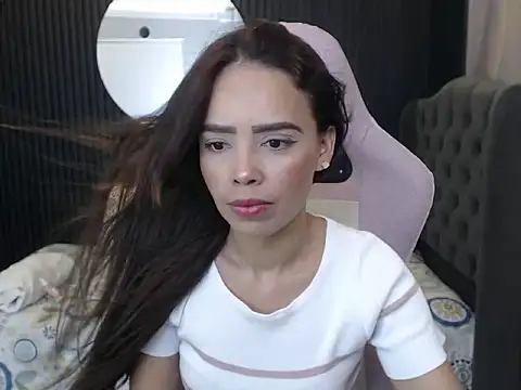Snapshot of naomis_36 chatting on May 5, 2:03 pm naomis 36 online show from May 5, 2:03 pm