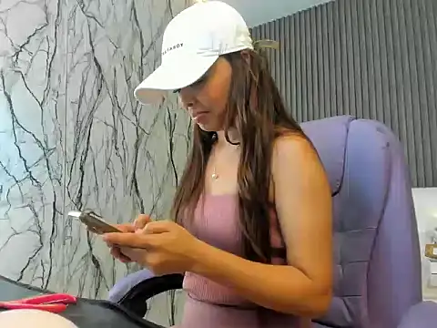 Snapshot of naomis_36 chatting on June 14, 2:08 pm naomis 36 online show from June 14, 2:08 pm