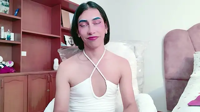 Snapshot of Alexadomina22 chatting on May 17, 6:04 pm Alexadomina22 online show from May 17, 6:04 pm