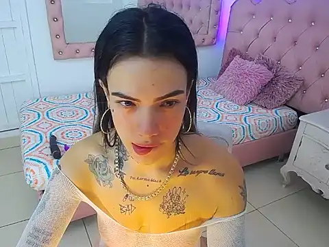 Snapshot of Lissa_Tattoo chatting on June 2, 11:45 am Lissa Tattoo online show from June 2, 11:45 am