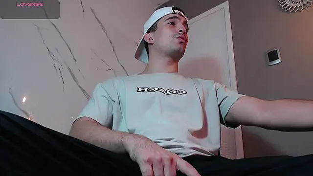 Snapshot of tanner-hard_ chatting on June 11, 7:56 pm tanner-hard online show from June 11, 7:56 pm