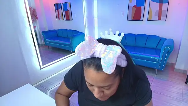 Snapshot of Isabella_rows chatting on June 10, 7:24 pm Isabella rows online show from June 10, 7:24 pm